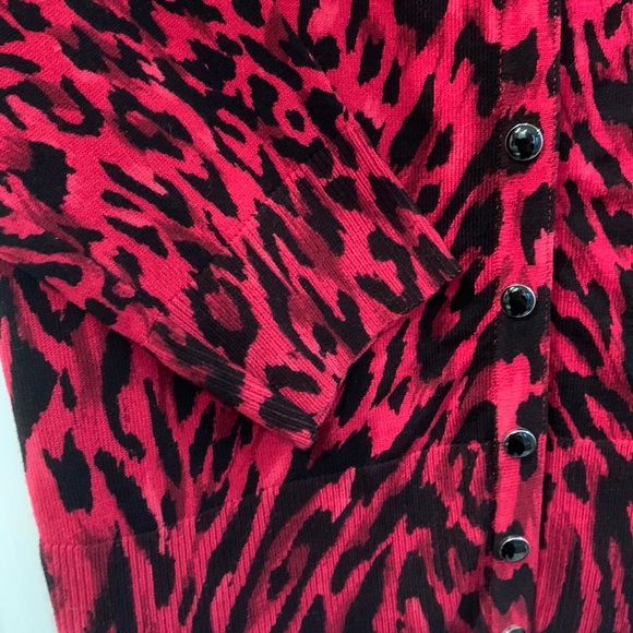 WHBM vintage Red leopard cardigan Sz Sm with3/4 Sleeves & Shiny black snaps❤️🖤 - Picture 7 of 16